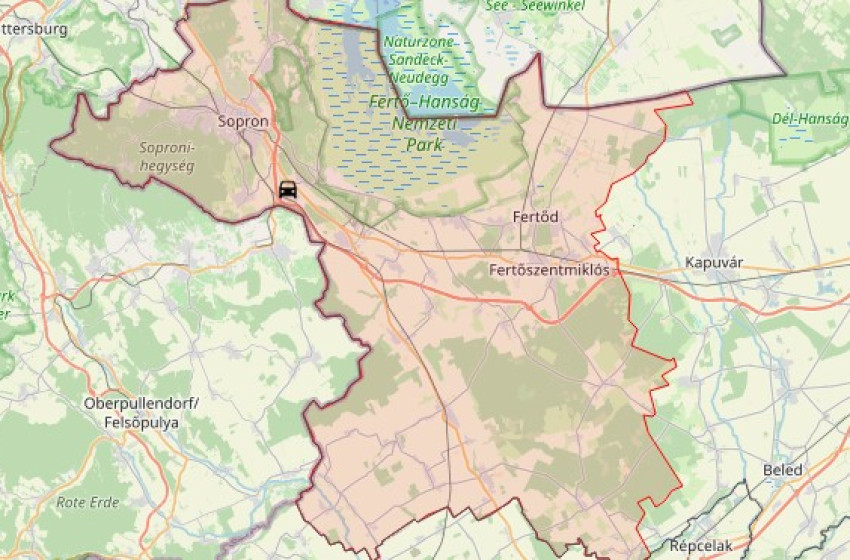 Szalagkorlátnak ütközött egy gépkocsi az M85-ösön